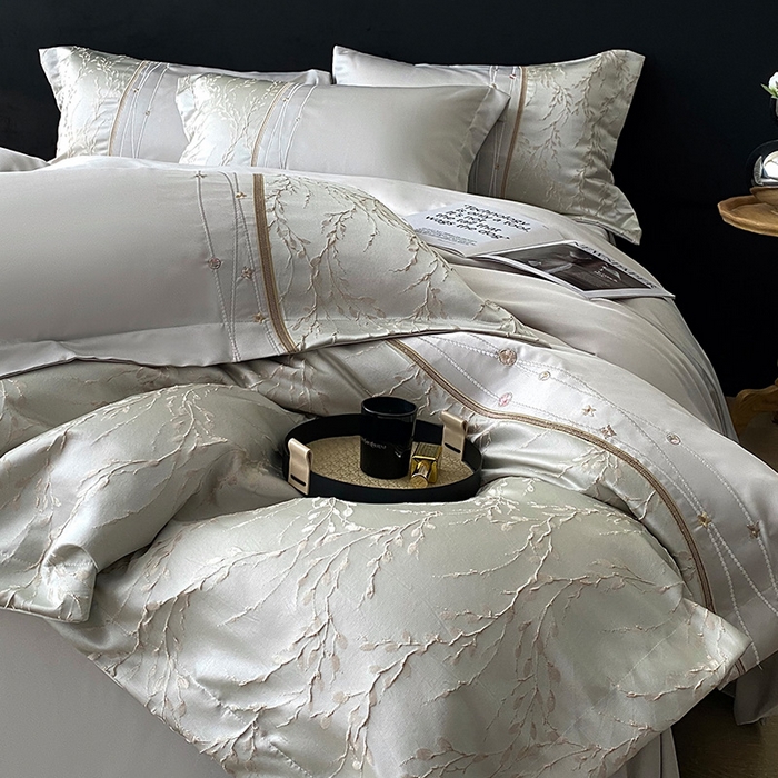 91家纺网 家纺一手货源 找家纺 优悦生活馆 2025新款冰丝浮雕绣花四件套 浪漫星河-灰绿