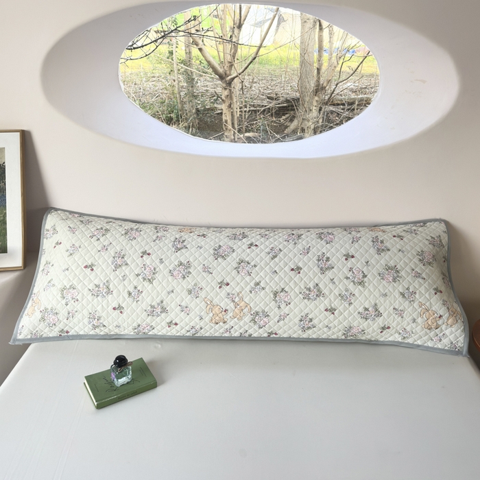 91家纺网 家纺一手货源 找家纺 爱港家纺 2025新款凉感丝双人长枕巾 夏季情侣枕头巾 绑带长枕巾 花兔萌 150*48