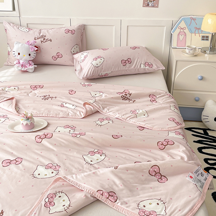 91家纺网 家纺一手货源 找家纺 桃子家居 2025新款A类三丽鸥正版授权高品质牛奶丝软糯针织棉大豆夏被系列 针织棉三丽鸥-爱心美少女kitty