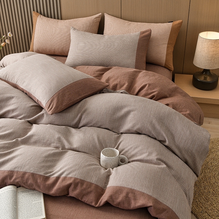 91家纺网 家纺一手货源 找家纺 金艾草2025年新款60S纯棉色织水洗大提花四件套 时光条-拿铁