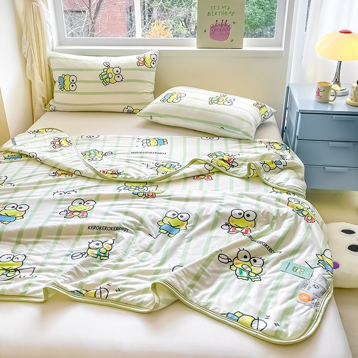 91家纺网 家纺一手货源 找家纺 金爱家2025新款A类三丽鸥正版授权高品质牛奶丝软糯针织棉大豆夏被系列详情 针织棉三丽鸥-夏日大眼蛙