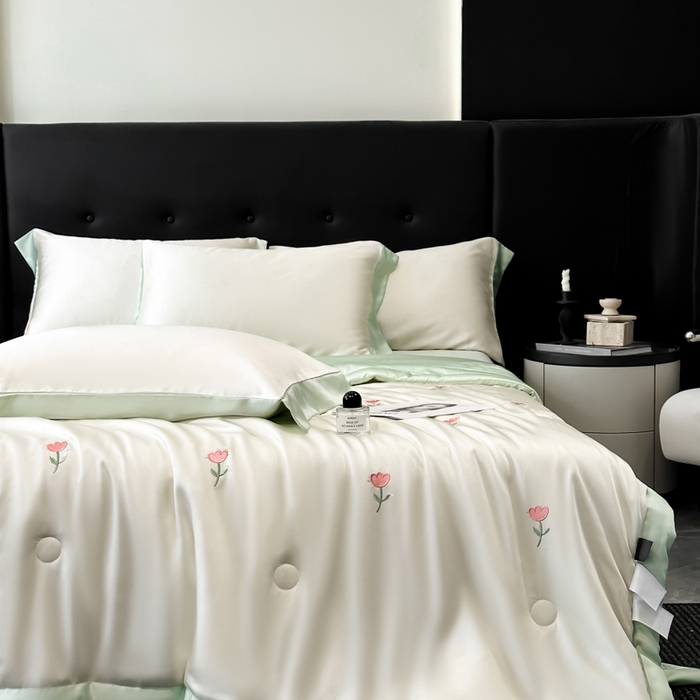 91家纺网 家纺一手货源 找家纺 满羽家纺 2025新款冰丝夏被四件套-满绣系列 郁金香-奶白绿