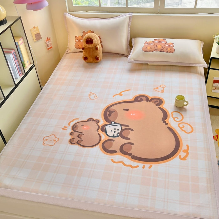 91家纺网 家纺一手货源 找家纺 博雅 2025新款独家版权A类大版数码印花1200D冰丝凉席 可爱卡皮巴拉