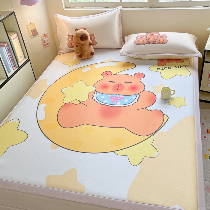 91家纺网 家纺一手货源 找家纺 博雅 2025新款独家版权A类大版数码印花1200D冰丝凉席 月亮卡皮巴拉