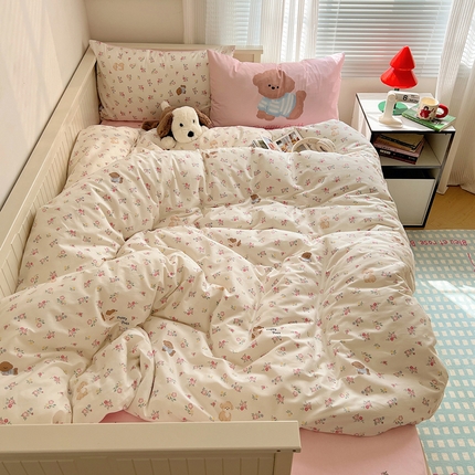 91家纺网 家纺一手货源 找家纺 桃喜 2025新款13372经典混搭全棉卡通四件套 碎花狗狗