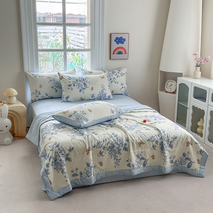 91家纺网 家纺一手货源 找家纺 瑜珠家纺 2025新款里外全棉棉花夏被 青花舞梦