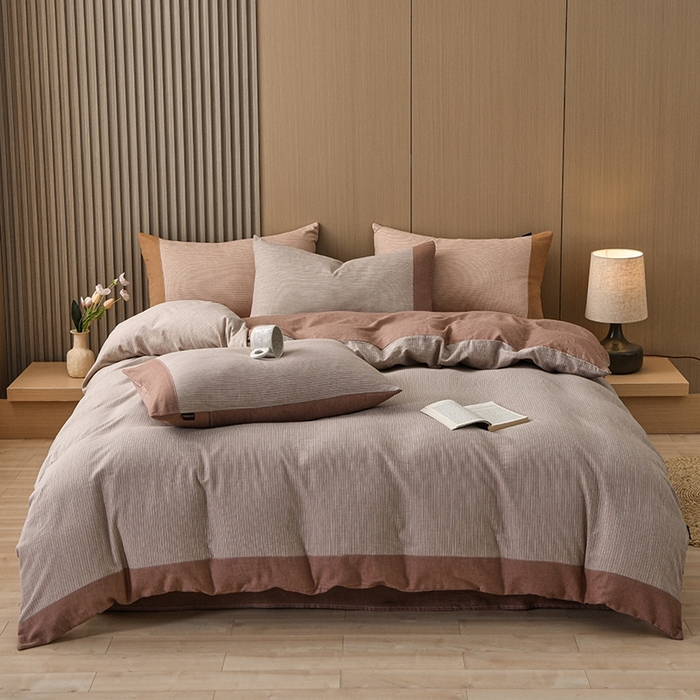 91家纺网 家纺一手货源 找家纺 金艾草2025年新款60S纯棉色织水洗大提花四件套 时光条-拿铁