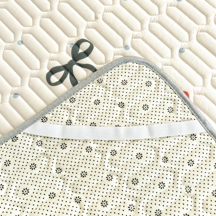 91家纺网 家纺一手货源 找家纺 柒月家居 2025新款小清新乳胶凉席 黑蝴蝶结