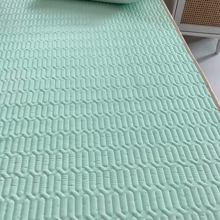 91家纺网 家纺一手货源 找家纺 美丽折2025新品6mm厚天然乳胶凉席三件套 大版印花卡通乳胶凉席平铺款 浅绿色