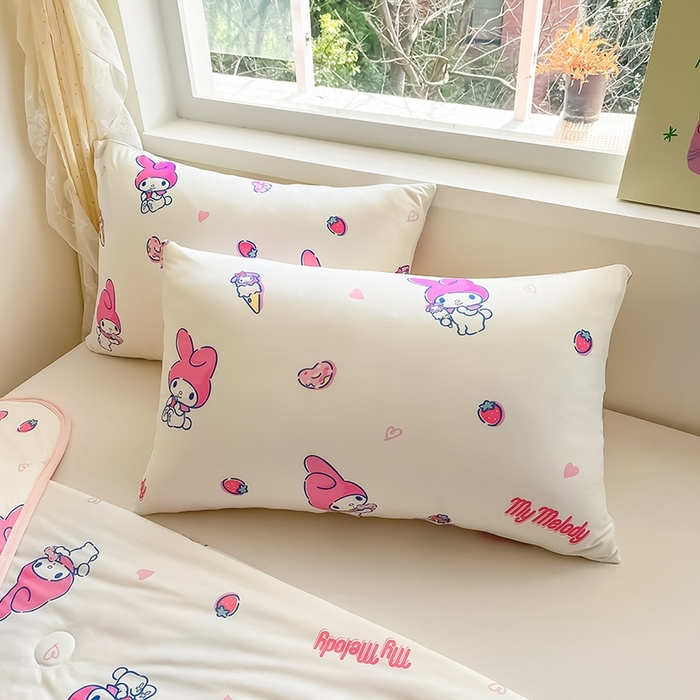 91家纺网 家纺一手货源 找家纺 金爱家2025新款A类三丽鸥正版授权高品质牛奶丝软糯针织棉大豆夏被系列详情 针织棉三丽鸥-草莓甜筒美乐蒂