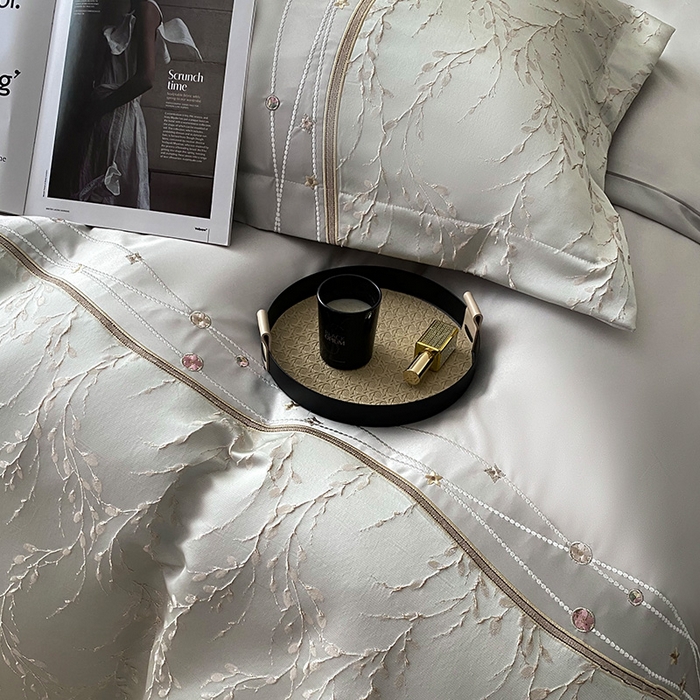 91家纺网 家纺一手货源 找家纺 优悦生活馆 2025新款冰丝浮雕绣花四件套 浪漫星河-灰绿