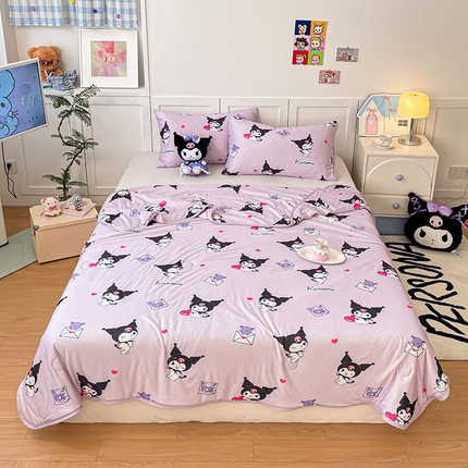 91家纺网 家纺一手货源 找家纺 （总）桃子家居 2025新款A类三丽鸥正版授权高品质牛奶丝软糯针织棉大豆夏被系列