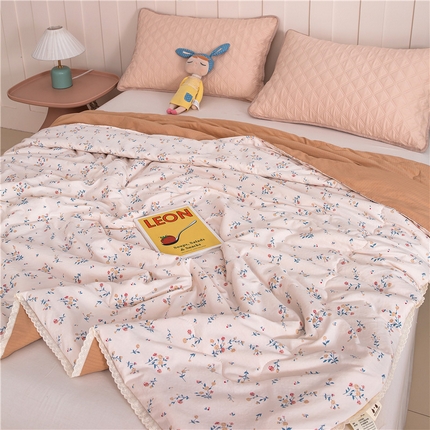 91家纺网 家纺一手货源 找家纺 （总）艺菲阁家纺 2025新款花边款小碎花A类云感双层纱夏被