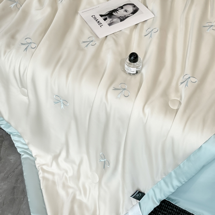 91家纺网 家纺一手货源 找家纺 满羽家纺 2025新款冰丝夏被四件套-满绣系列 蝴蝶结-奶白兰