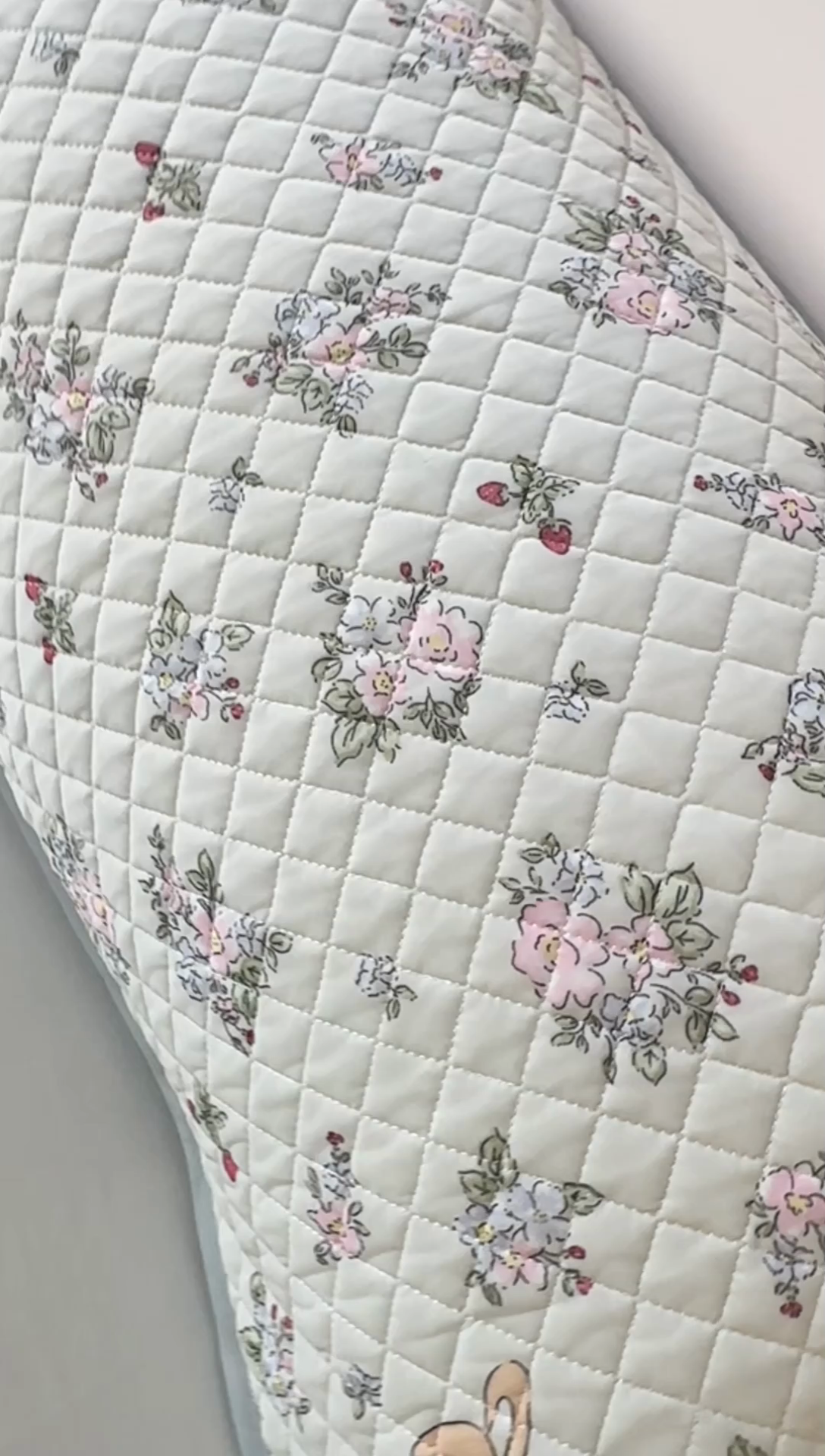 91家纺网 家纺一手货源 找家纺 （总）爱港家纺 2025新款凉感丝双人长枕巾 夏季情侣枕头巾 绑带长枕巾