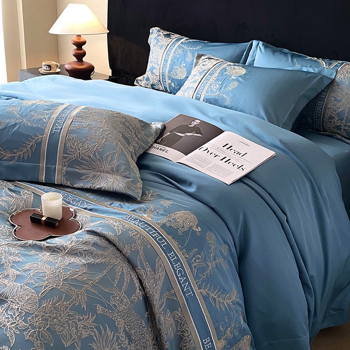 91家纺网 家纺一手货源 找家纺 优悦生活馆 2025新款冰丝浮雕绣花四件套 迷雾花园-蓝