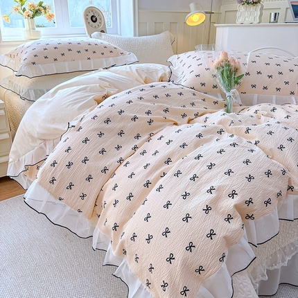 91家纺网 家纺一手货源 找家纺 金艾草2026新款针织棉印花花边床盖款四件套 若曦结