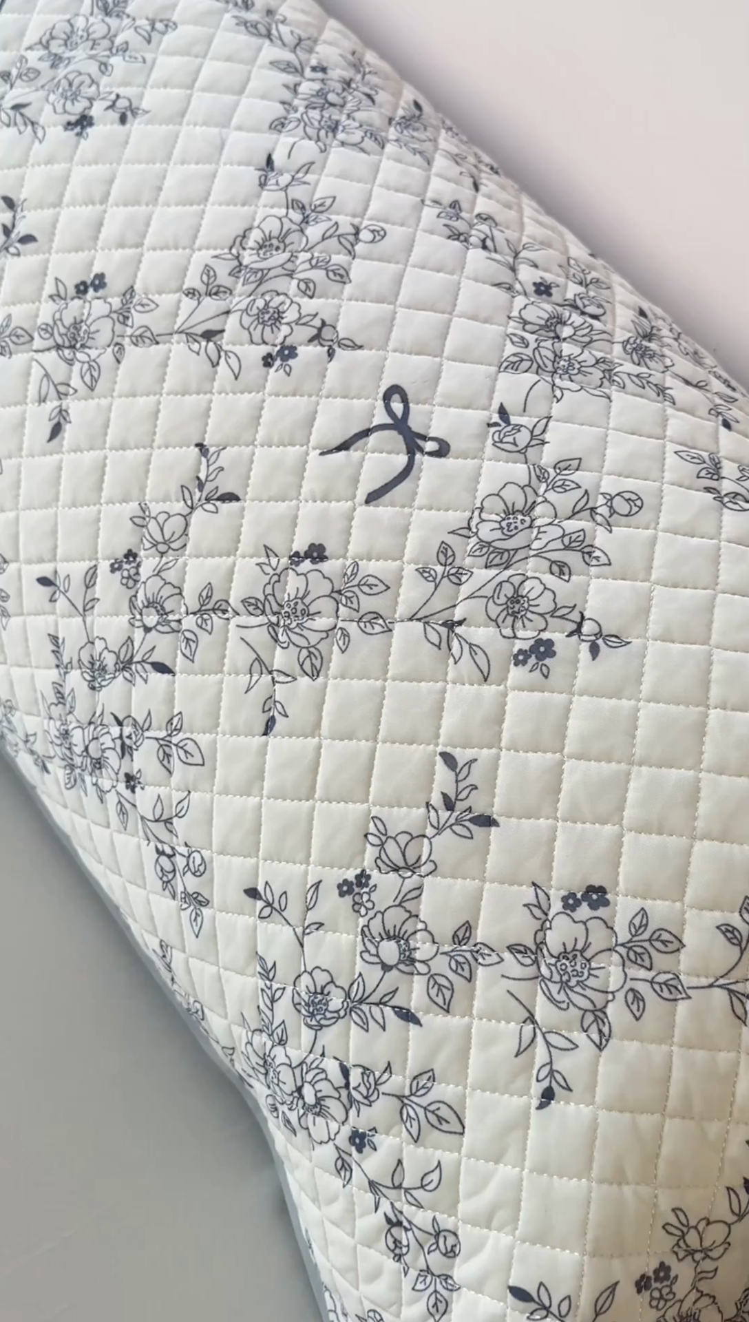 91家纺网 家纺一手货源 找家纺 爱港家纺 2025新款凉感丝双人长枕巾 夏季情侣枕头巾 绑带长枕巾 素影 120*48