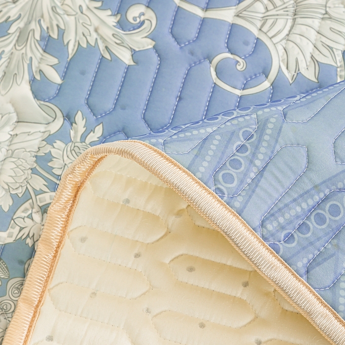 91家纺网 家纺一手货源 找家纺 美丽折2025新品6mm厚天然乳胶凉席三件套 大版印花卡通乳胶凉席平铺款 贵族风范