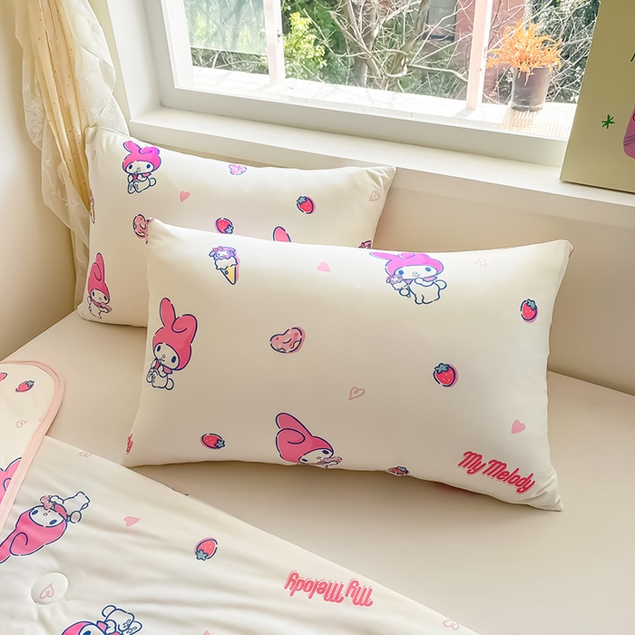 91家纺网 家纺一手货源 找家纺 桃子家居 2025新款A类三丽鸥正版授权高品质牛奶丝软糯针织棉大豆夏被系列 针织棉三丽鸥-草莓甜筒美乐蒂