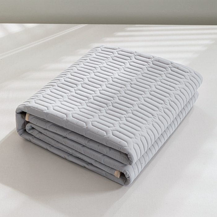 91家纺网 家纺一手货源 找家纺 美丽折2025新品6mm厚天然乳胶凉席三件套 大版印花卡通乳胶凉席平铺款 灰色