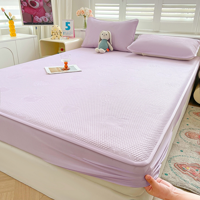 91家纺网 家纺一手货源 找家纺 迪乐妮 2025新款小冰熊凉豆豆席床笠 薰衣紫-小冰熊凉豆豆床笠