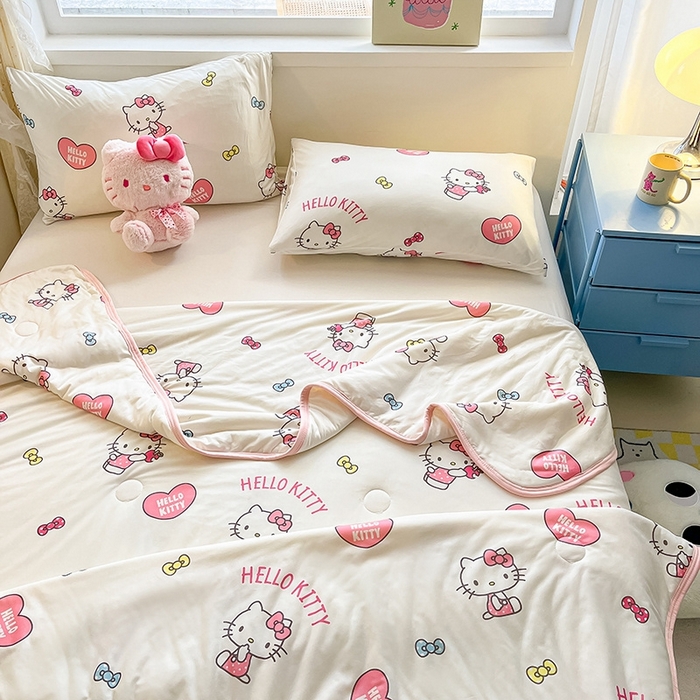 91家纺网 家纺一手货源 找家纺 金爱家2025新款A类三丽鸥正版授权高品质牛奶丝软糯针织棉大豆夏被系列详情 针织棉三丽鸥-心心kitty