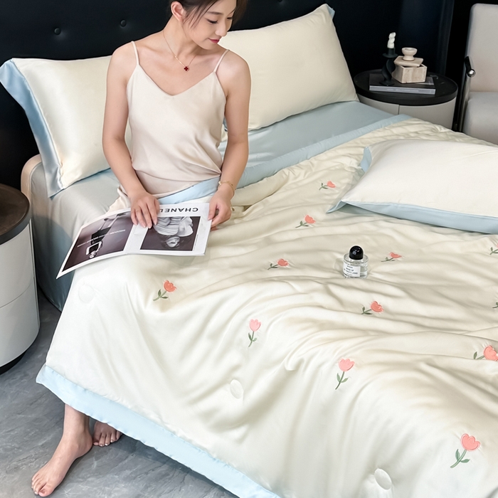 91家纺网 家纺一手货源 找家纺 满羽家纺 2025新款冰丝夏被四件套-满绣系列 郁金香-奶白兰