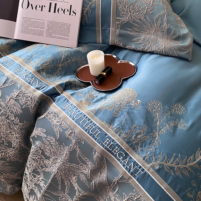 91家纺网 家纺一手货源 找家纺 优悦生活馆 2025新款冰丝浮雕绣花四件套 迷雾花园-蓝