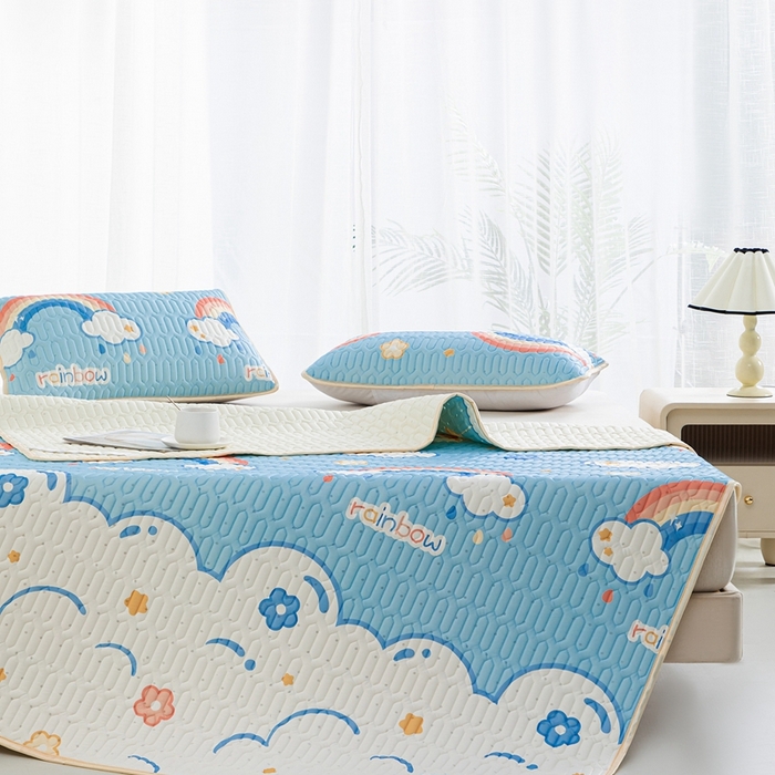 91家纺网 家纺一手货源 找家纺 美丽折2025新品6mm厚天然乳胶凉席三件套 大版印花卡通乳胶凉席平铺款 彩虹之恋