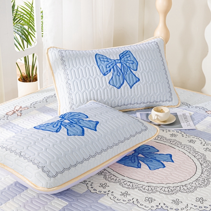 91家纺网 家纺一手货源 找家纺 美丽折2025新品6mm厚天然乳胶凉席三件套 大版印花卡通乳胶凉席平铺款 蝴蝶结