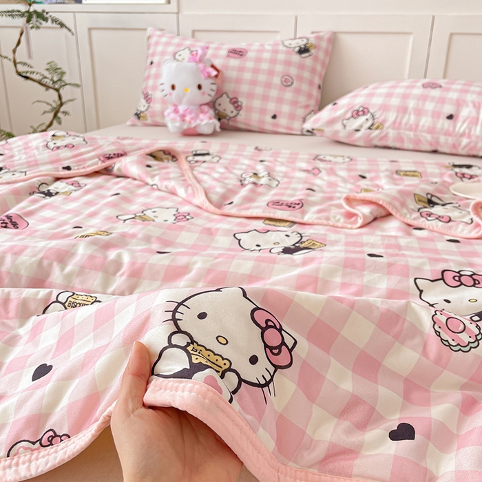 91家纺网 家纺一手货源 找家纺 金爱家2025新款A类三丽鸥正版授权高品质牛奶丝软糯针织棉大豆夏被系列详情 针织棉三丽鸥-粉格爱心kitty