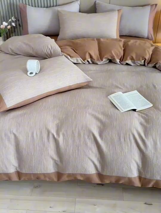 91家纺网 家纺一手货源 找家纺 金艾草2025年新款60S纯棉色织水洗大提花四件套 时光条-拿铁