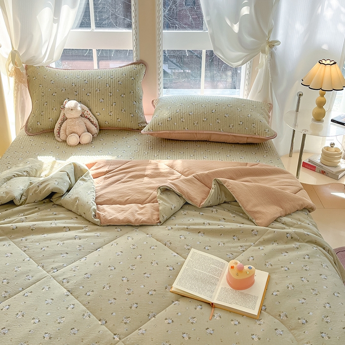 91家纺网 家纺一手货源 找家纺 贝扬思家纺 2025新款云感双层纱7A抗菌夏被四件套系列 茶野