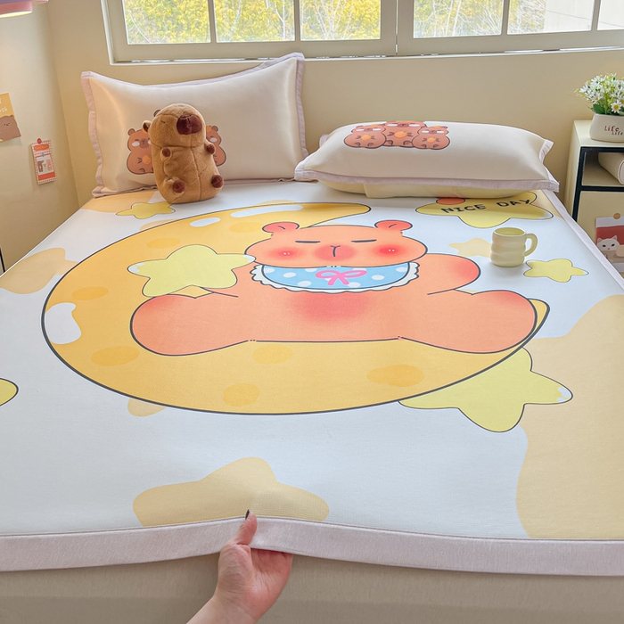 91家纺网 家纺一手货源 找家纺 博雅 2025新款独家版权A类大版数码印花1200D冰丝凉席 月亮卡皮巴拉