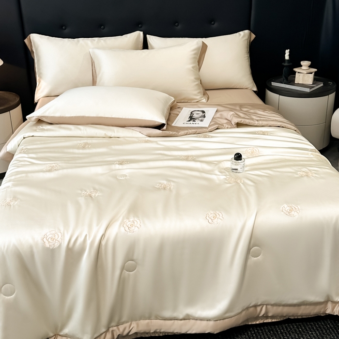 91家纺网 家纺一手货源 找家纺 满羽家纺 2025新款冰丝夏被四件套-满绣系列 山茶花-奶白咖