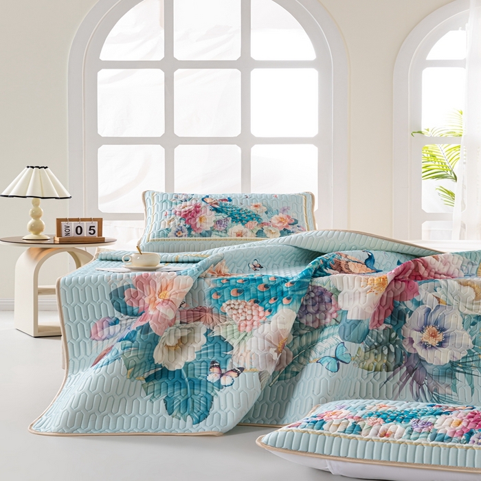 91家纺网 家纺一手货源 找家纺 美丽折2025新品6mm厚天然乳胶凉席三件套 大版印花卡通乳胶凉席平铺款 雀舞轻扬