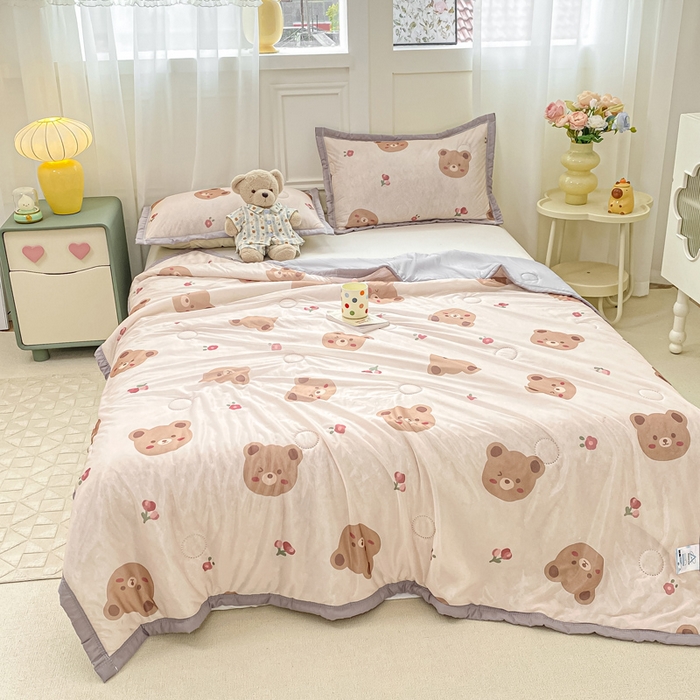 91家纺网 家纺一手货源 找家纺 顺顺家纺 2025新款凉感丝印花夏被空调被 熊熊之家