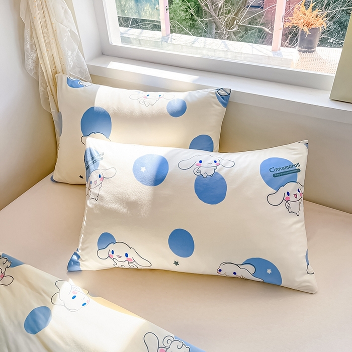 91家纺网 家纺一手货源 找家纺 金爱家2025新款A类三丽鸥正版授权高品质牛奶丝软糯针织棉大豆夏被系列详情 针织棉三丽鸥-蓝蓝波点玉桂狗