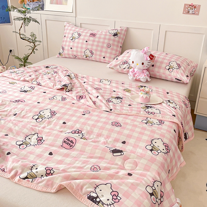 91家纺网 家纺一手货源 找家纺 金爱家2025新款A类三丽鸥正版授权高品质牛奶丝软糯针织棉大豆夏被系列详情 针织棉三丽鸥-粉格爱心kitty