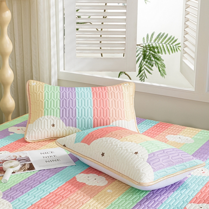 91家纺网 家纺一手货源 找家纺 美丽折2025新品6mm厚天然乳胶凉席三件套 大版印花卡通乳胶凉席平铺款 彩虹岛