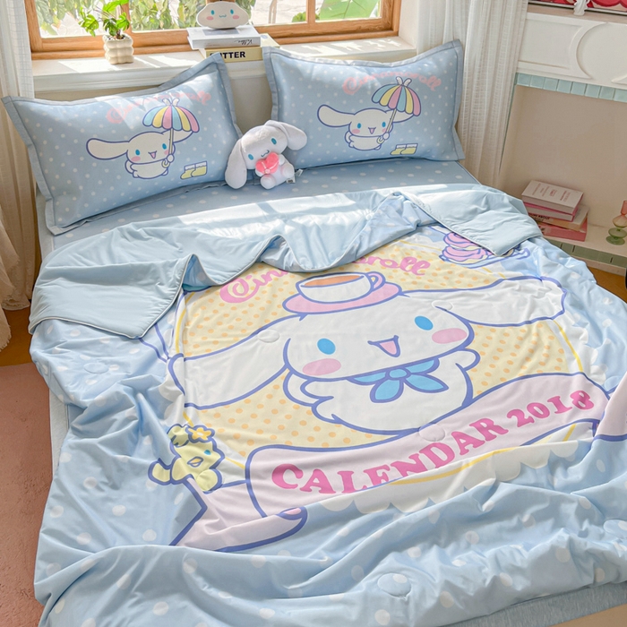 91家纺网 家纺一手货源 找家纺 博雅 2025新款 三丽鸥凉感丝夏被冰丝凉席组合四件套 欢乐玉桂狗