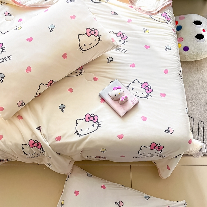 91家纺网 家纺一手货源 找家纺 金爱家2025新款A类三丽鸥正版授权高品质牛奶丝软糯针织棉大豆夏被系列详情 针织棉三丽鸥-甜甜kitty