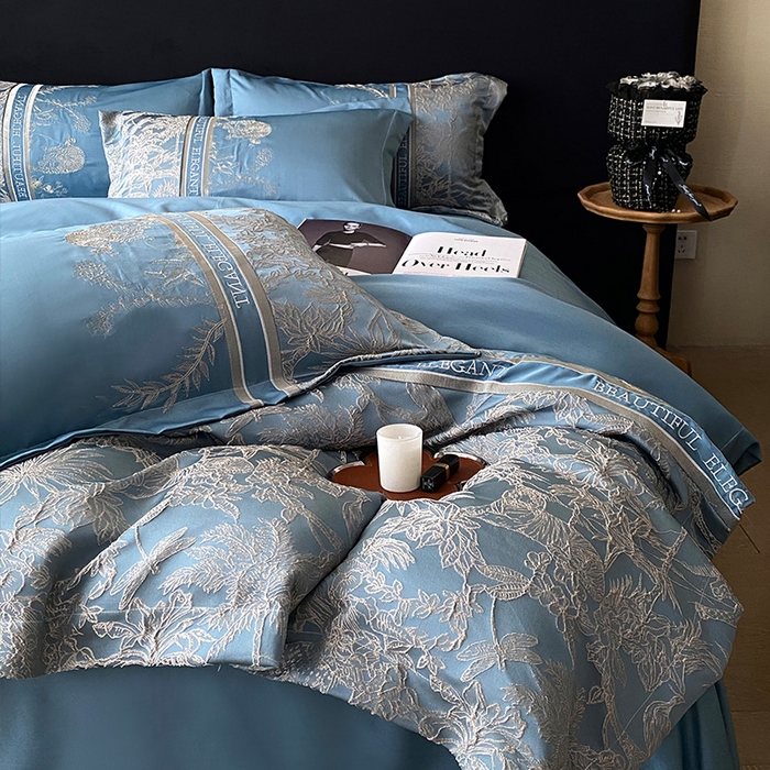 91家纺网 家纺一手货源 找家纺 优悦生活馆 2025新款冰丝浮雕绣花四件套 迷雾花园-蓝