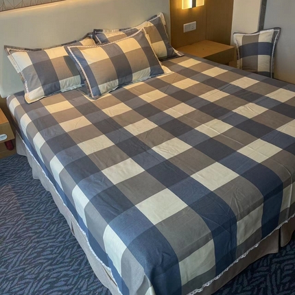 91家纺网 家纺一手货源 找家纺 仟网汇 2025全棉老粗布蕾丝花边三件套（无纺布手提包装） 蓝大格