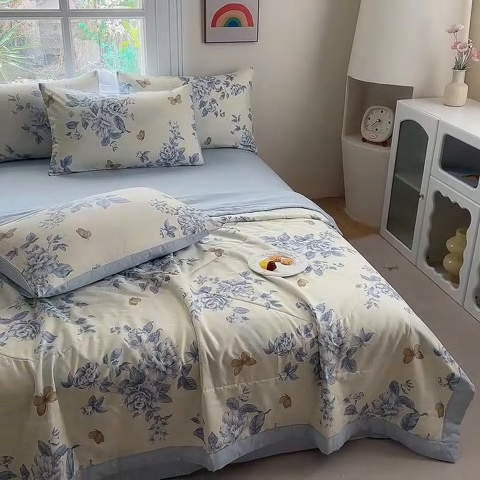 91家纺网 家纺一手货源 找家纺 瑜珠家纺 2025新款里外全棉棉花夏被 青花舞梦