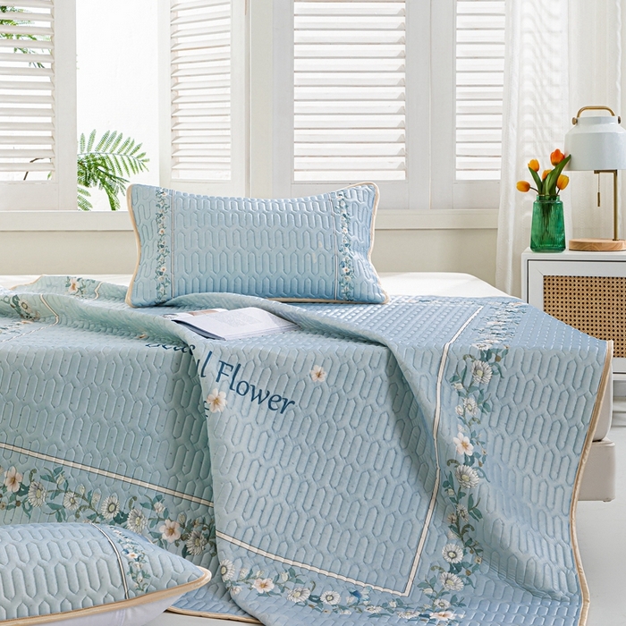 91家纺网 家纺一手货源 找家纺 美丽折2025新品6mm厚天然乳胶凉席三件套 大版印花卡通乳胶凉席平铺款 浪漫花海