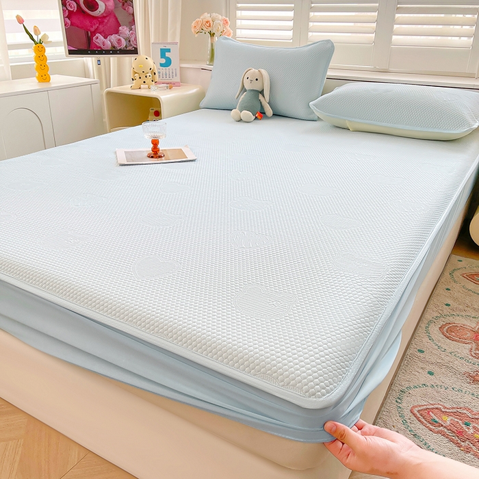 91家纺网 家纺一手货源 找家纺 迪乐妮 2025新款小冰熊凉豆豆席床笠 天空蓝-小冰熊凉豆豆床笠