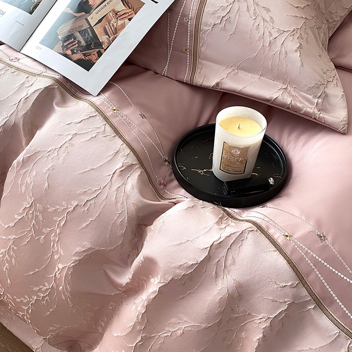 91家纺网 家纺一手货源 找家纺 优悦生活馆 2025新款冰丝浮雕绣花四件套 浪漫星河-豆沙