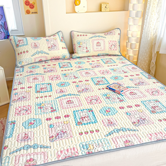 91家纺网 家纺一手货源 找家纺 柒月家居 2025新款小清新乳胶凉席 蛋糕兔兔